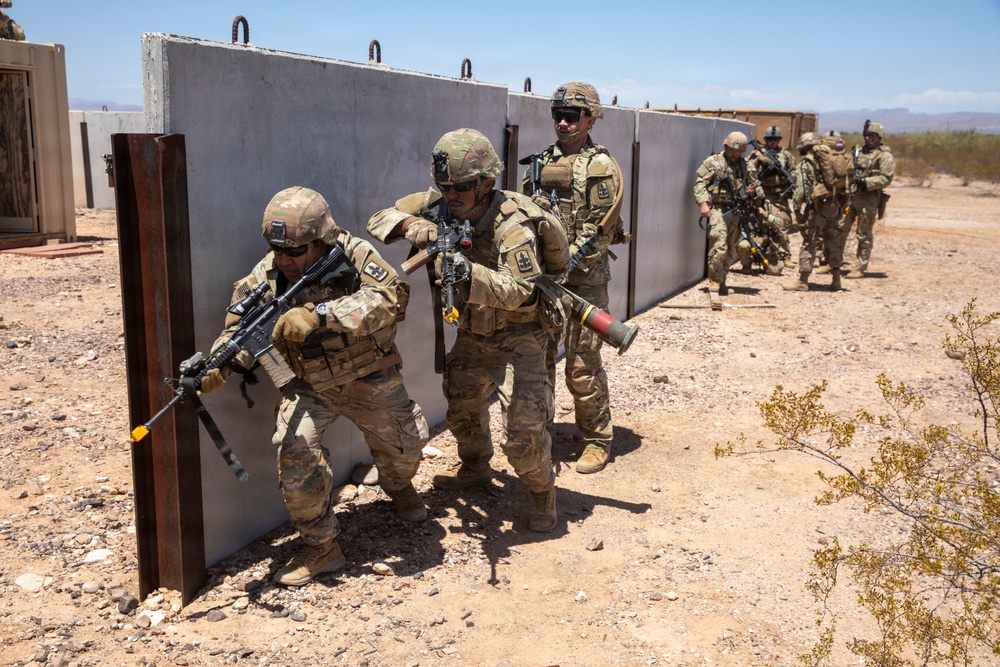 Arizona National Guard conduct air and ground tactical training