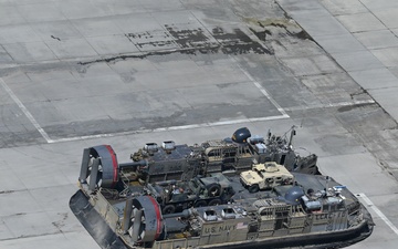 40th ID Soldiers conduct LCAC movement during Annual Training 26