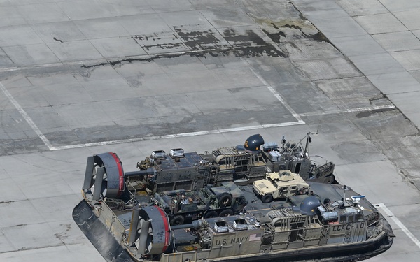 40th ID Soldiers conduct LCAC movement during Annual Training 26