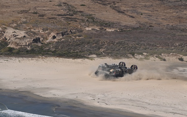 40th ID Soldiers conduct LCAC movement during Annual Training 26