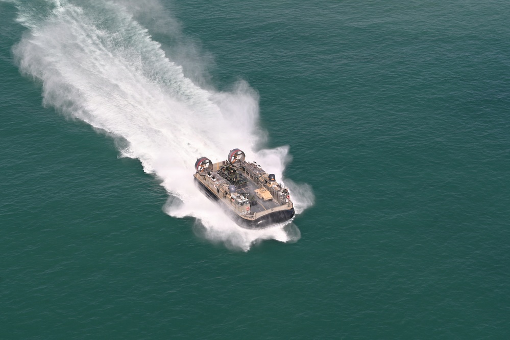 40th ID Soldiers conduct LCAC movement during Annual Training 26