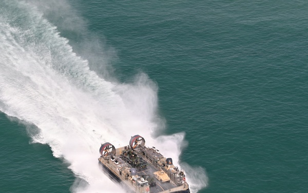 40th ID Soldiers conduct LCAC movement during Annual Training 26