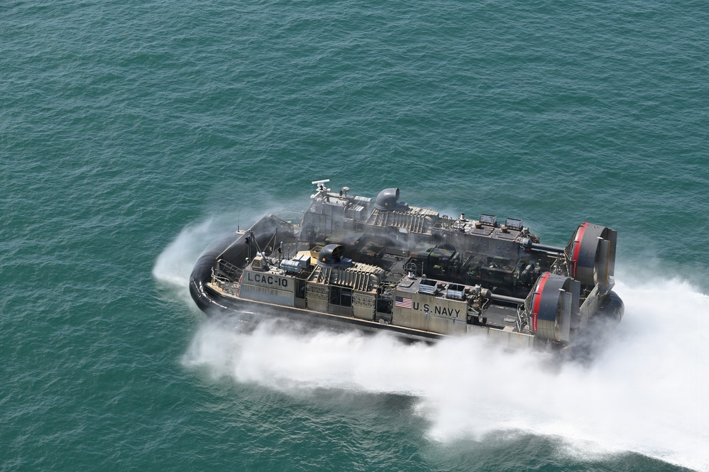 40th ID Soldiers conduct LCAC movement during Annual Training 26