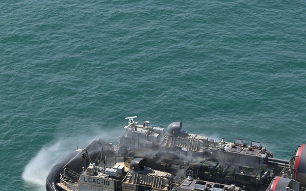 40th ID Soldiers conduct LCAC movement during Annual Training 26