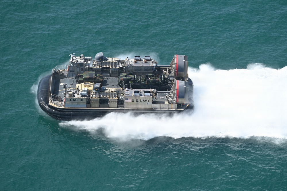 40th ID Soldiers conduct LCAC movement during Annual Training 26