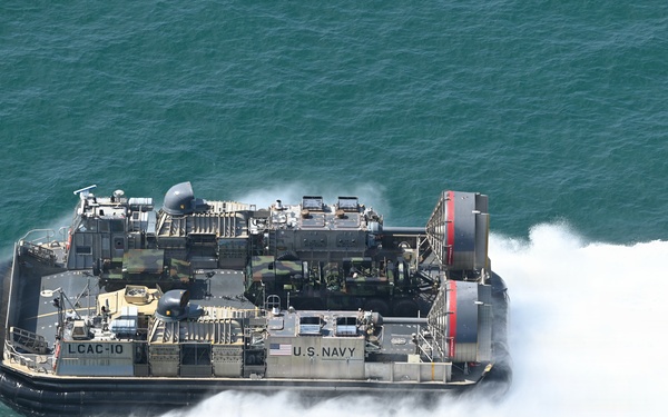 40th ID Soldiers conduct LCAC movement during Annual Training 26