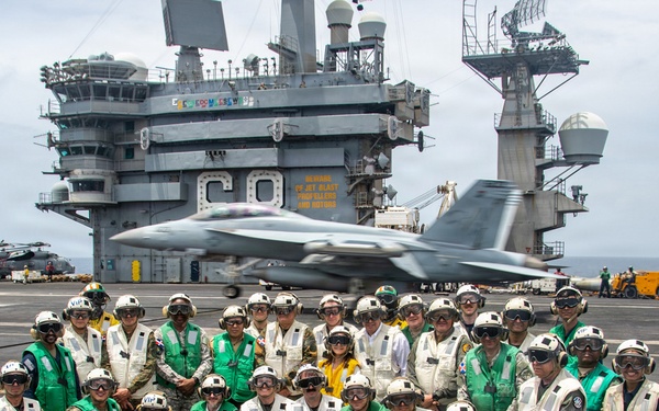 Dominican Republic Government and Military Leaders Visit Nimitz