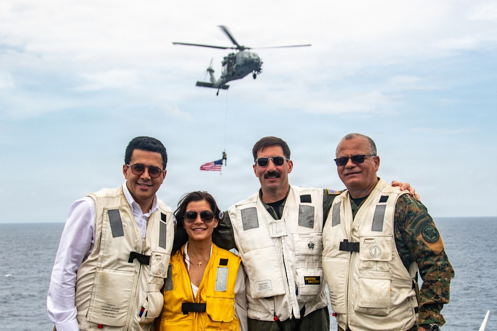Dominican Republic Government and Military Leaders Visit Nimitz