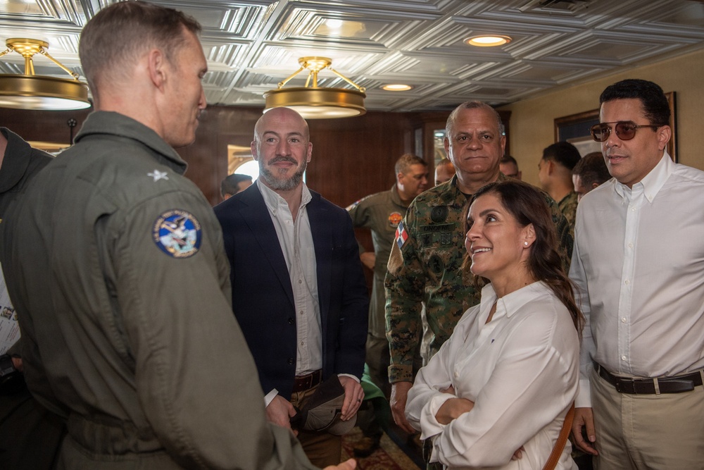 Dominican Republic Government and Military Leaders Visit Nimitz