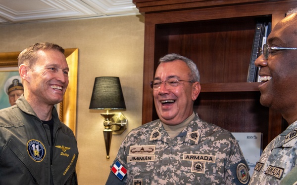 Dominican Republic Government and Military Leaders Visit Nimitz