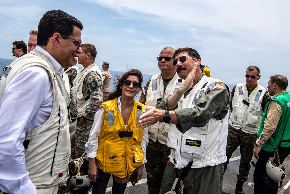 Dominican Republic Government and Military Leaders Visit Nimitz