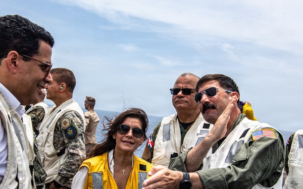 Dominican Republic Government and Military Leaders Visit Nimitz