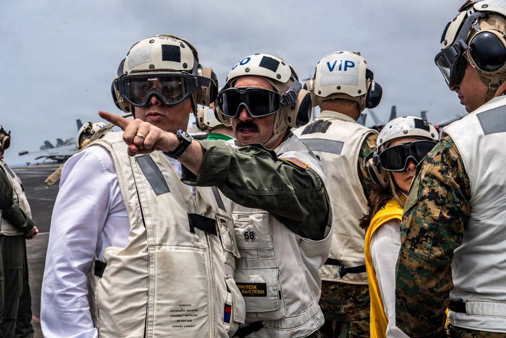 Dominican Republic Government and Military Leaders Visit Nimitz