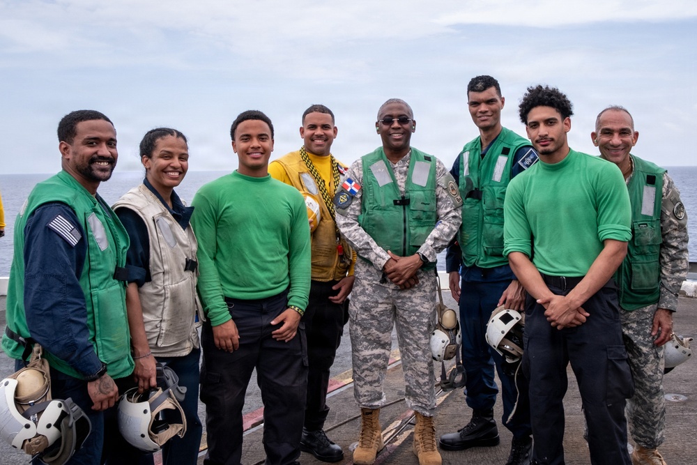 Dominican Republic Government and Military Leaders Visit Nimitz