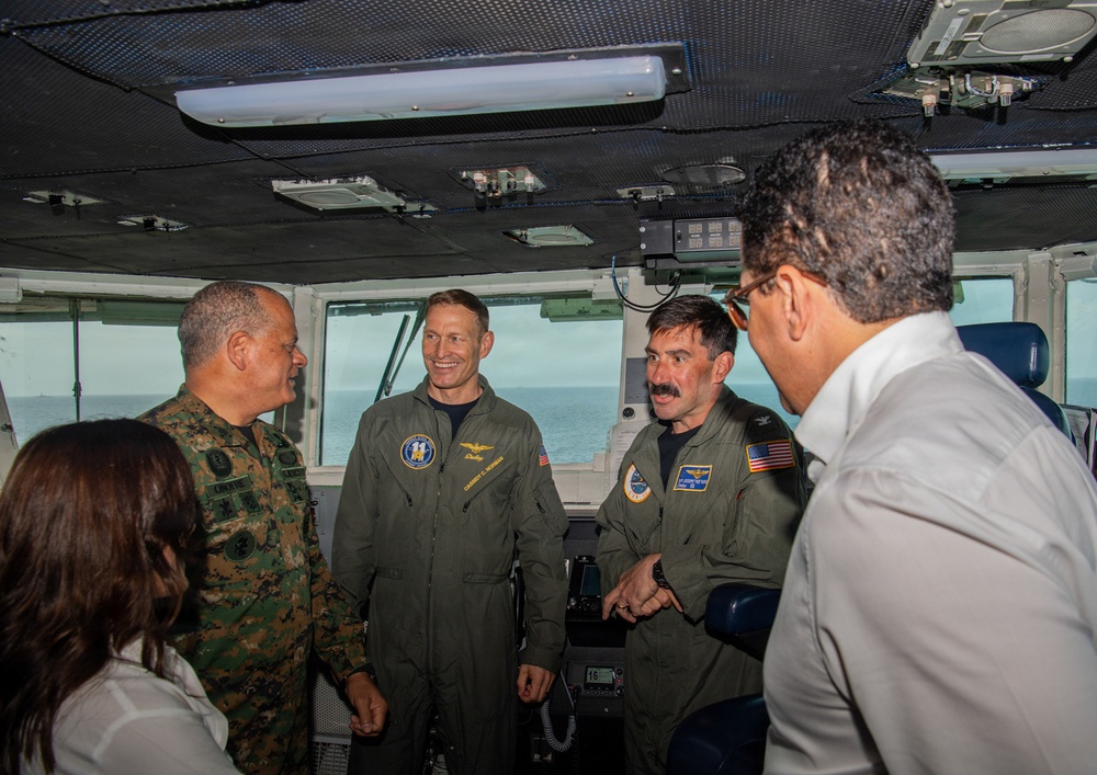 Dominican Republic Government and Military Leaders Visit Nimitz