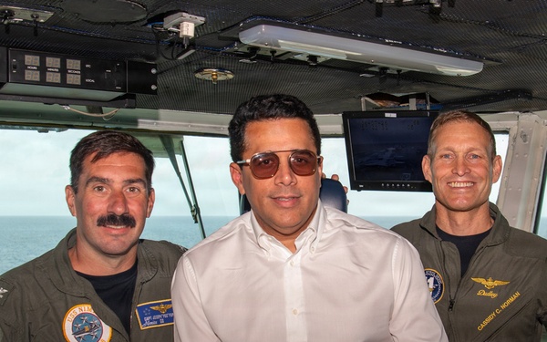 Dominican Republic Government and Military Leaders Visit Nimitz
