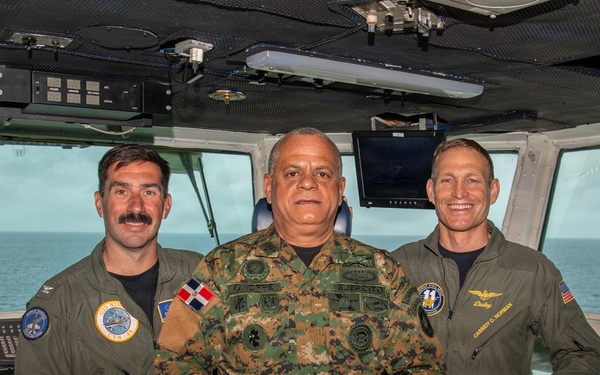 Dominican Republic Government and Military Leaders Visit Nimitz