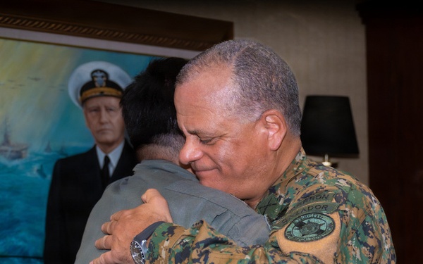 Dominican Republic Government and Military Leaders Visit Nimitz