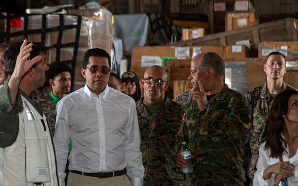 Dominican Republic Government and Military Leaders Visit Nimitz