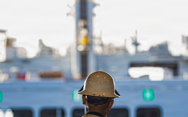 George Washington Conducts Fueling at Sea