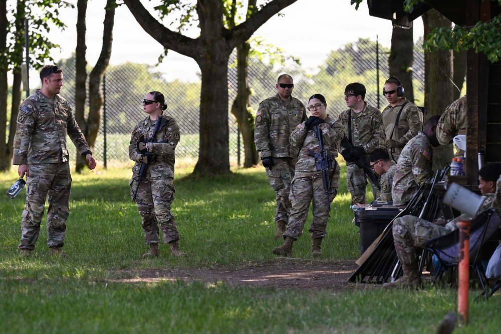 HHB, MDC-E USAG-Wiesbaden Complete M4 Carbine Qualification