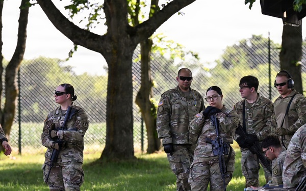 HHB, MDC-E USAG-Wiesbaden Complete M4 Carbine Qualification