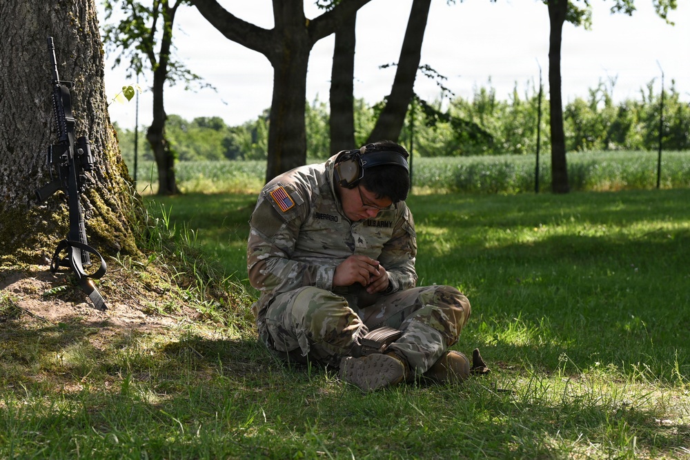 HHB, MDC-E USAG-Wiesbaden Complete M4 Carbine Qualification