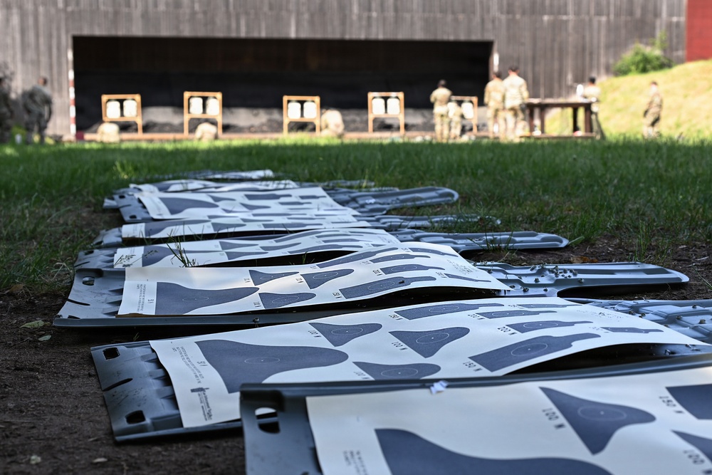 HHB, MDC-E USAG-Wiesbaden Complete M4 Carbine Qualification