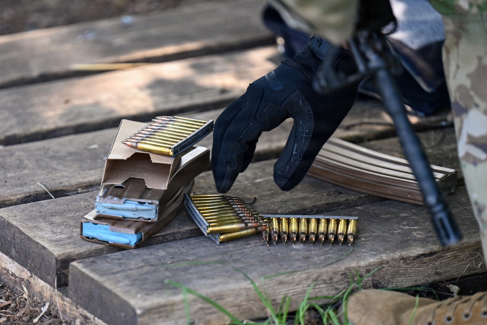 HHB, MDC-E USAG-Wiesbaden Complete M4 Carbine Qualification