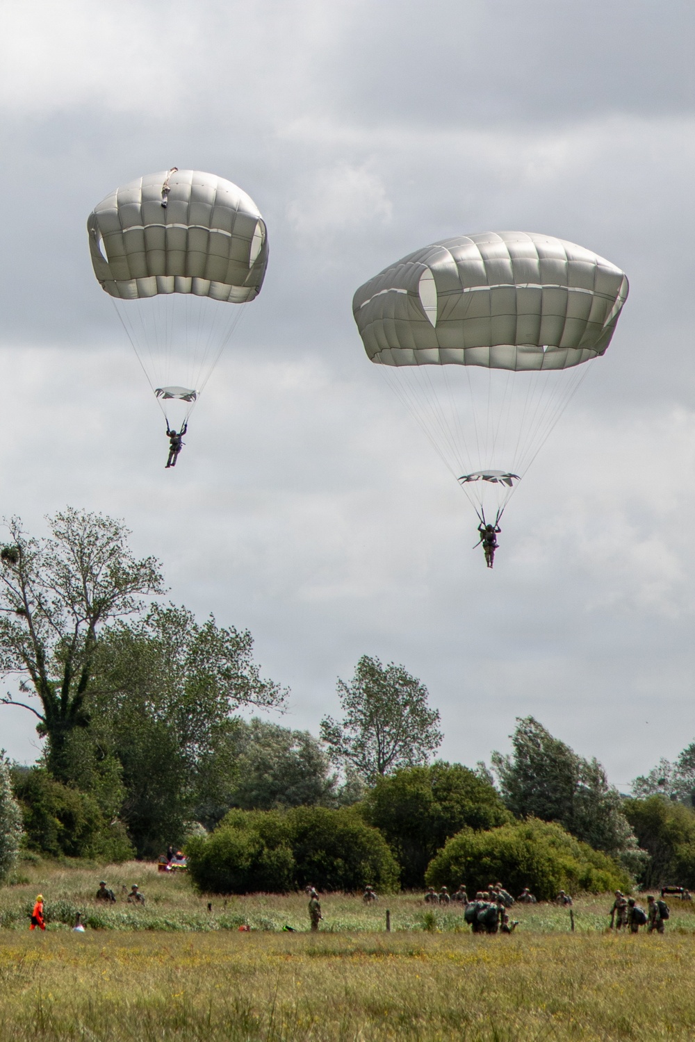 US, Allied paratroopers jump at historic drop zone in Normandy for D-Day 82