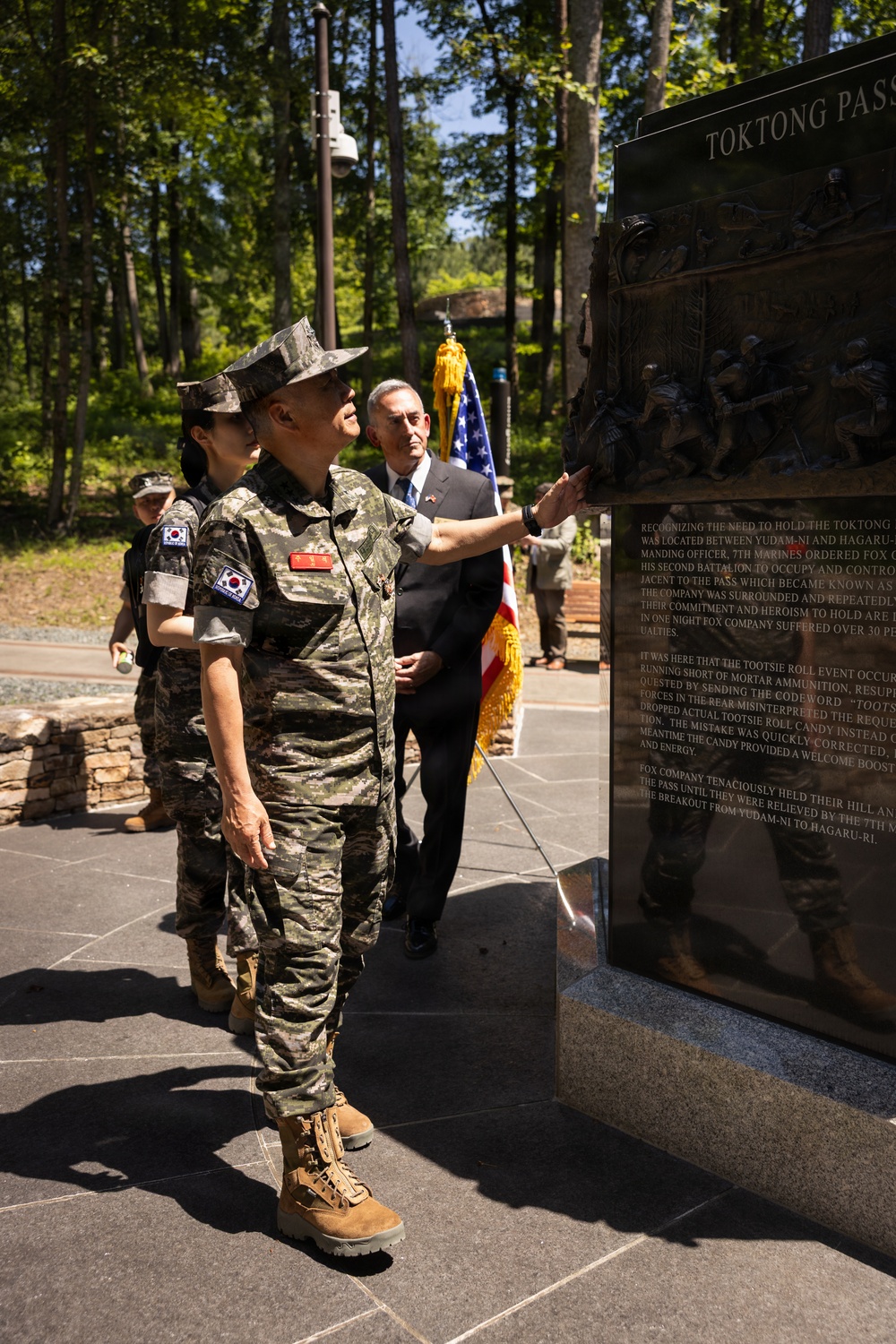 Commandant of the Republic of Korea Marine Corps visits the NMMC