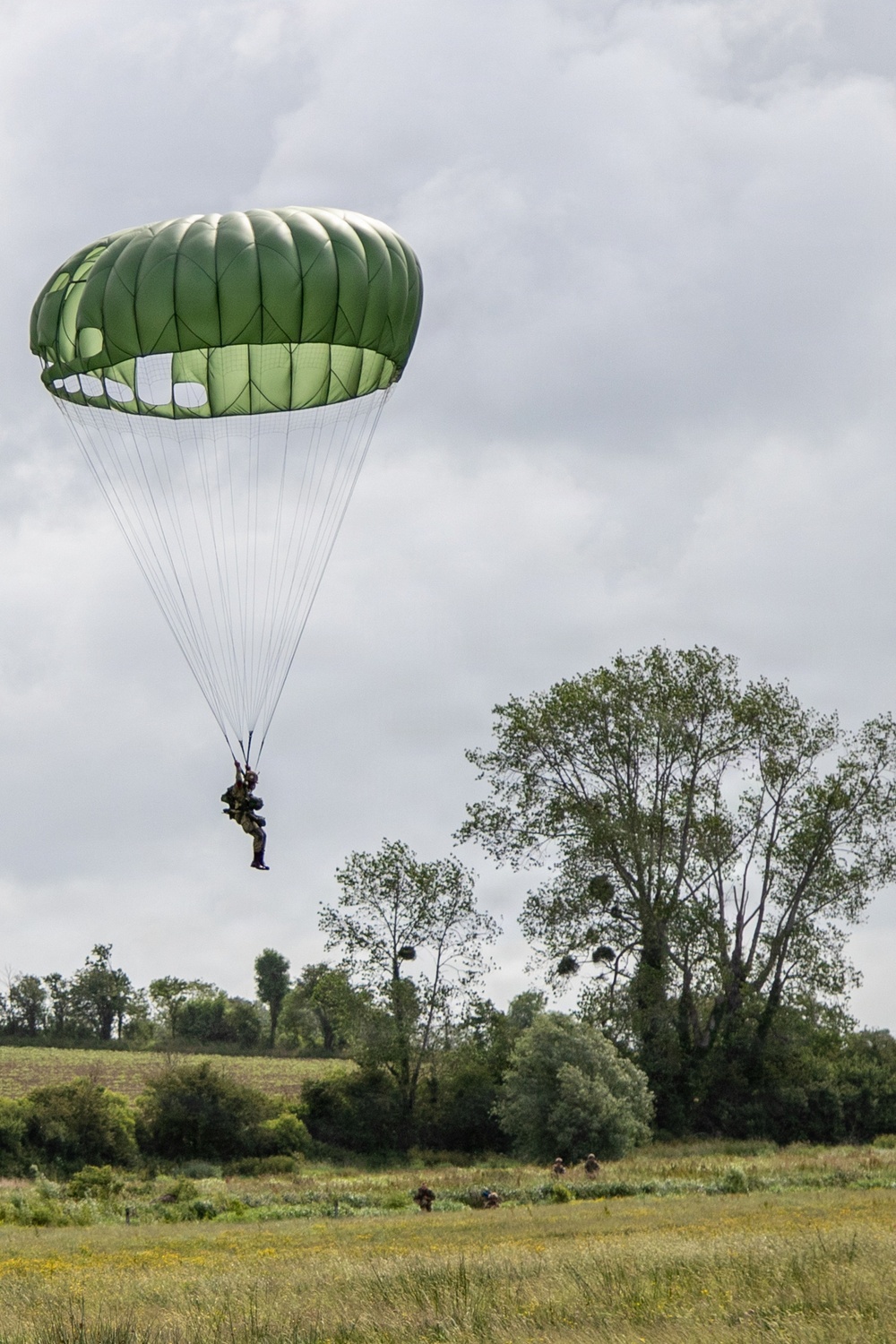US, Allied paratroopers jump at historic drop zone in Normandy for D-Day 82