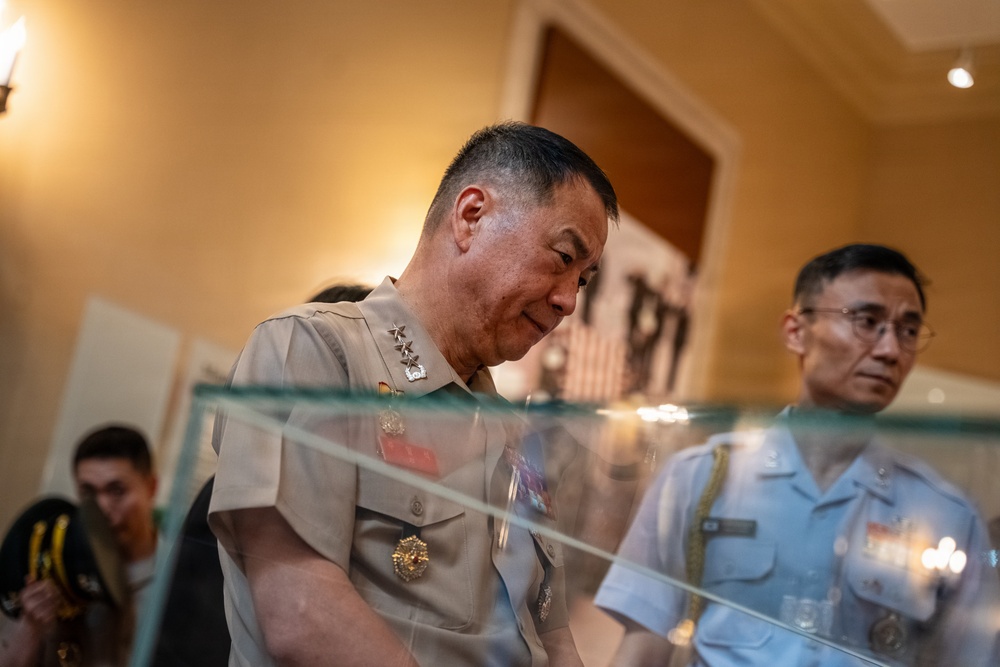 Republic of Korea Marine Corps Commandant Lt. Gen. Ju Il-Suk Visits ANC