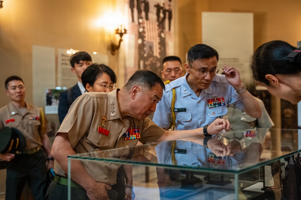 Republic of Korea Marine Corps Commandant Lt. Gen. Ju Il-Suk Visits ANC