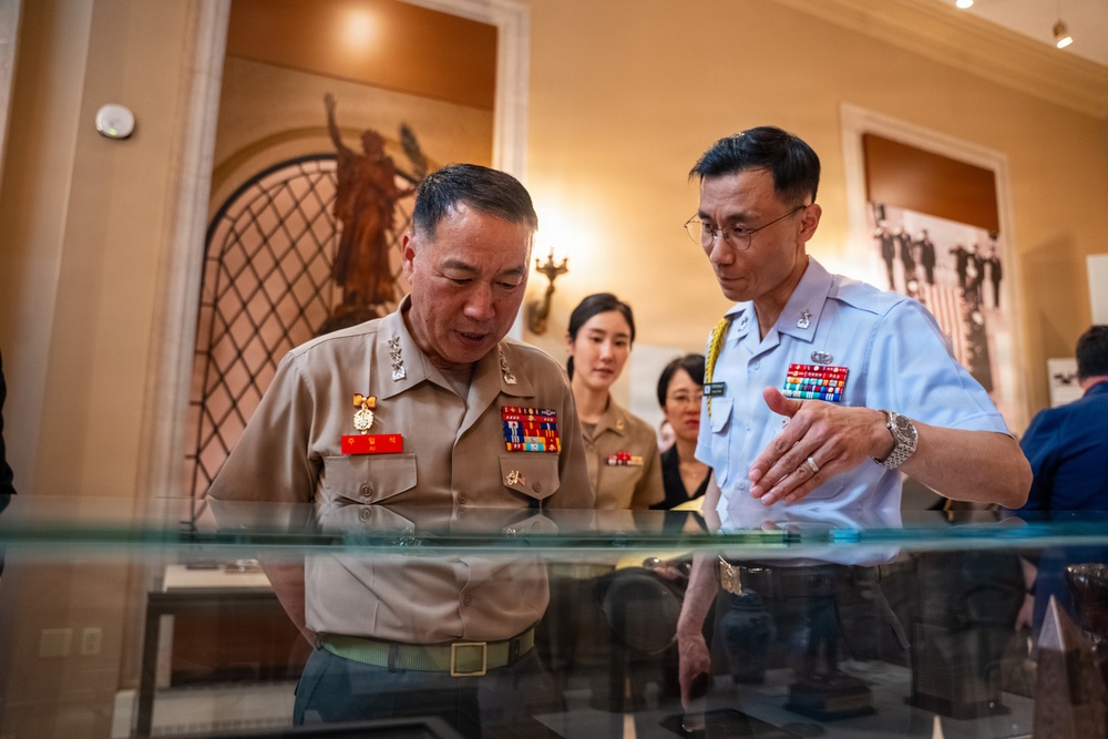 Republic of Korea Marine Corps Commandant Lt. Gen. Ju Il-Suk Visits ANC