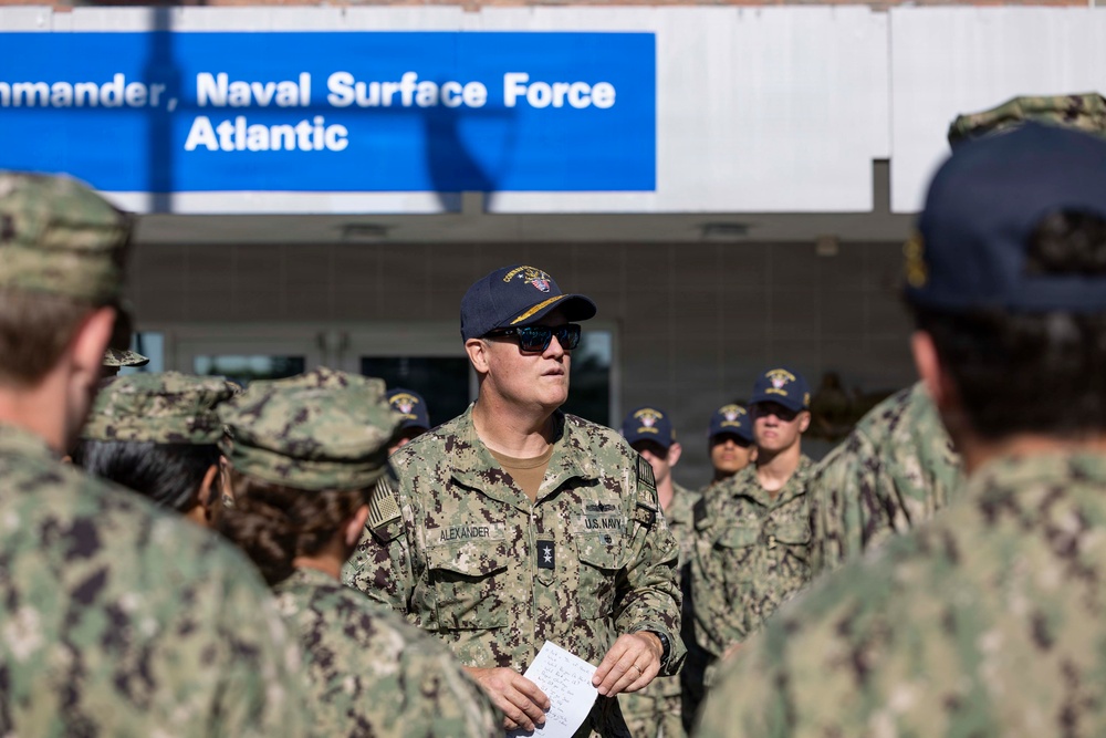 SURFLANT Speaks to Midshipmen During Protramid
