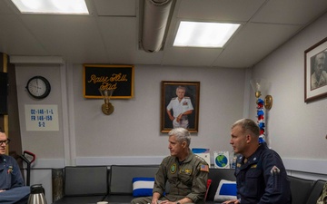 COMPACFLT visits USS Stockdale