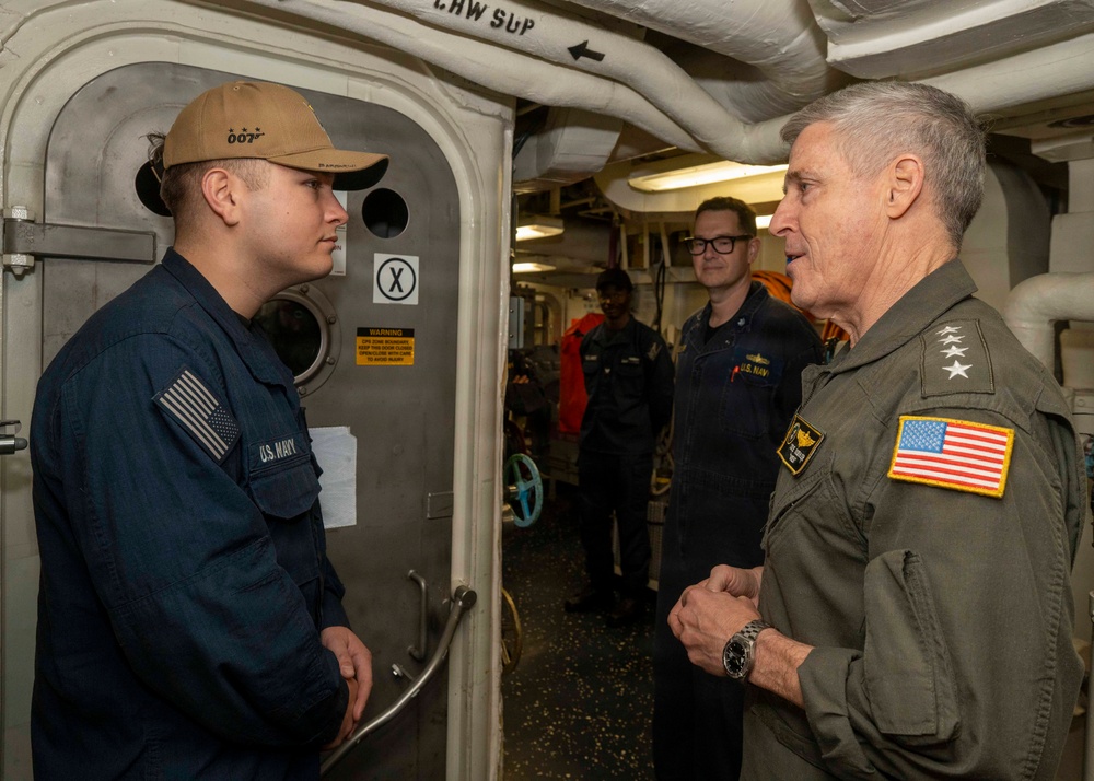 COMPACFLT visits USS Stockdale