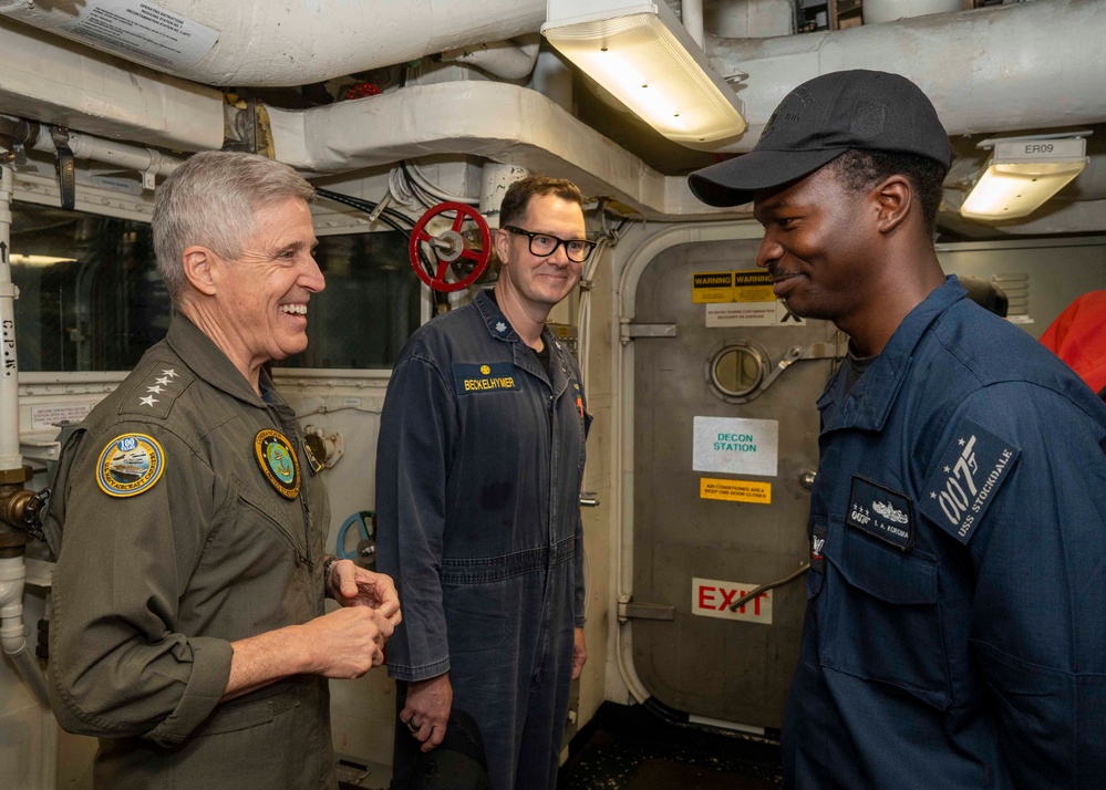 COMPACFLT visits USS Stockdale