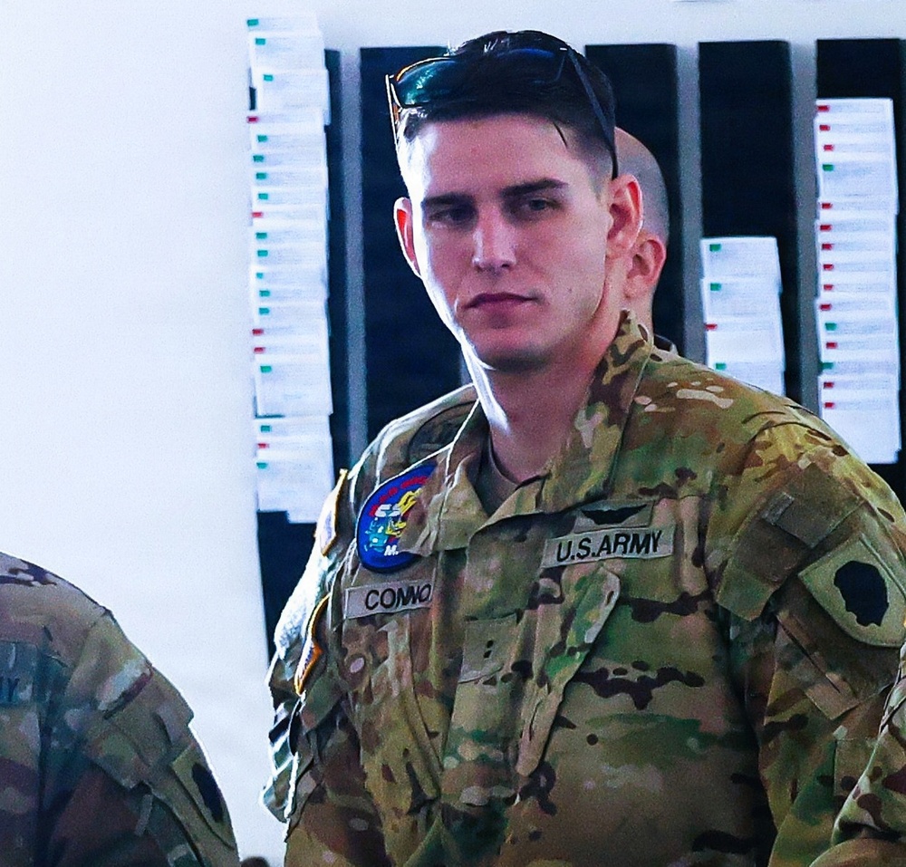 Illinois Army National Guard Aviator Wins Gen. Douglas MacArthur Leadership Award