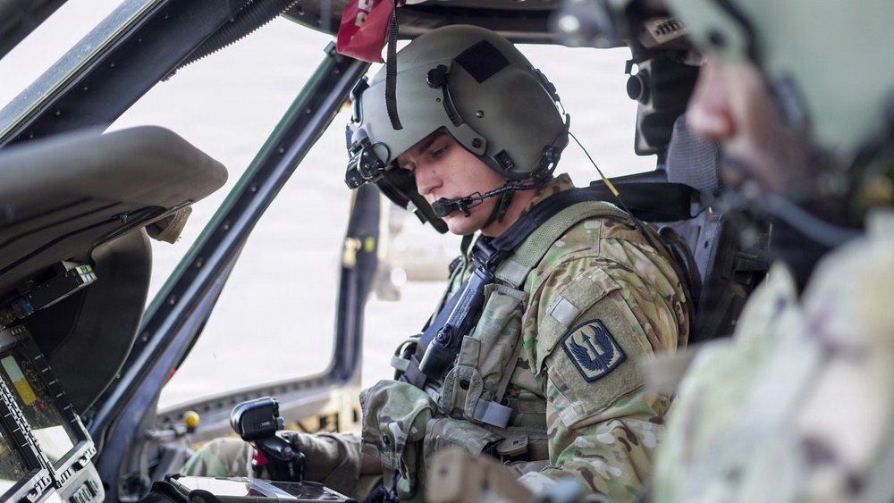 Illinois Army National Guard Aviator Wins Gen. Douglas MacArthur Leadership Award