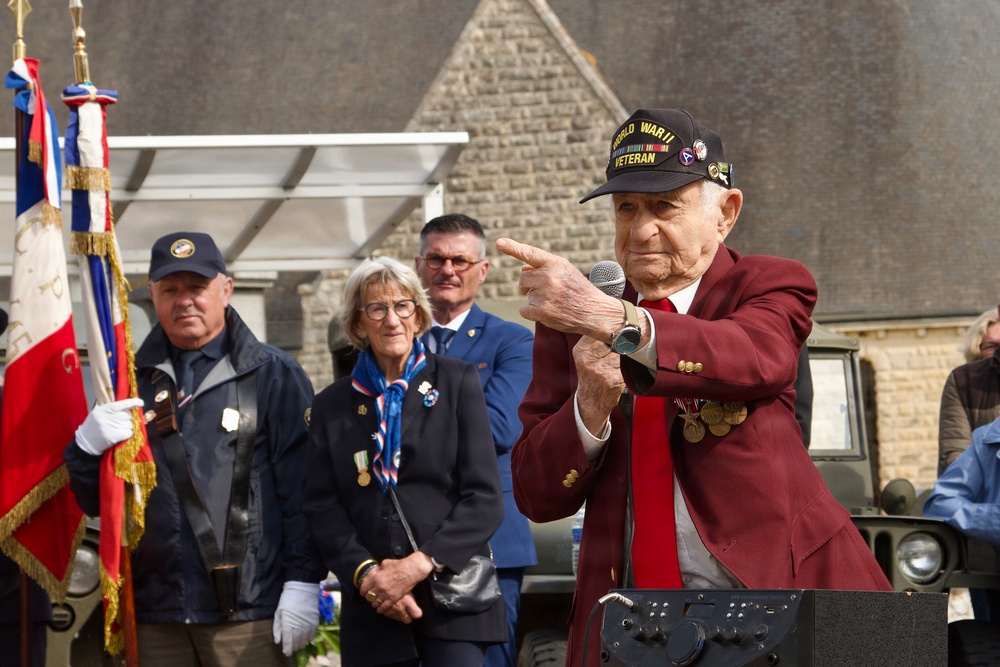 Last WWII veteran of 90th Infantry Division speaks at monument unveiling