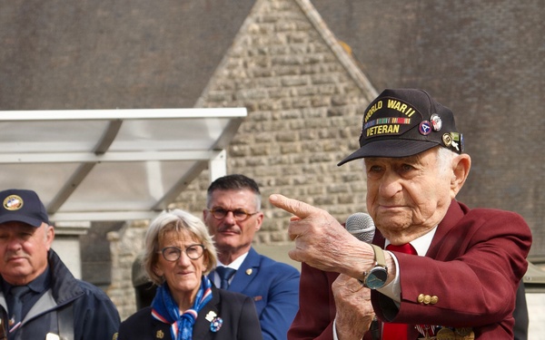 Last WWII veteran of 90th Infantry Division speaks at monument unveiling
