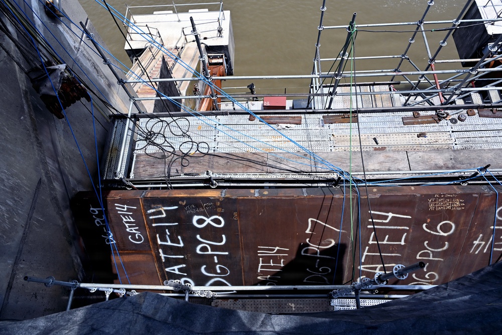 Contractors perform repairs on Tainter Gates 14 and 15 at Robert S. Kerr