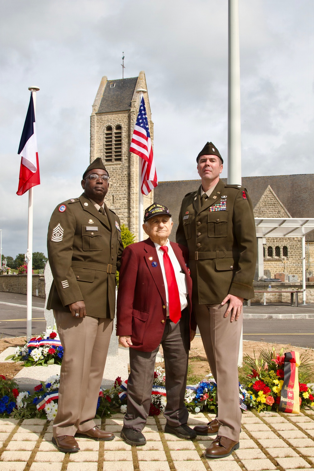 Last WWII veteran of 90th Infantry Division meets 90th Sustainment Brigade