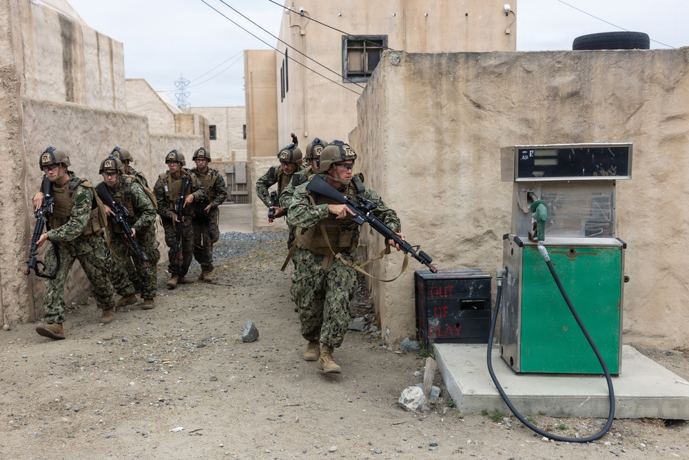 CORTRAMID: NROTC Midshipmen participate in infantry immersion trainer
