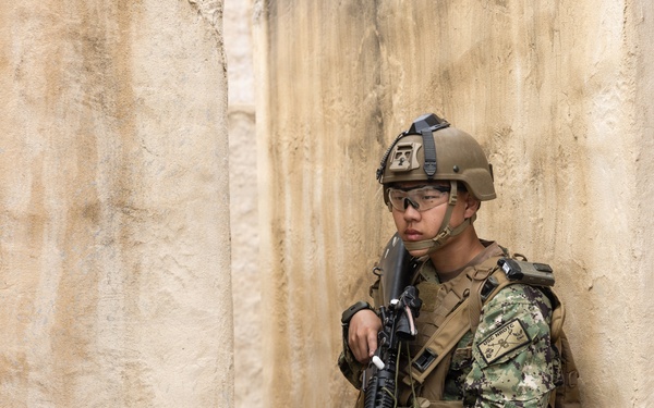 CORTRAMID: NROTC Midshipmen participate in infantry immersion trainer