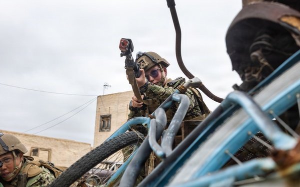 CORTRAMID: NROTC Midshipmen participate in infantry immersion trainer