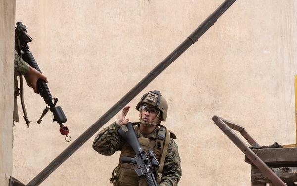 CORTRAMID: NROTC Midshipmen participate in infantry immersion trainer