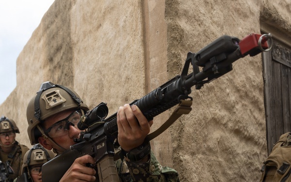 CORTRAMID: NROTC Midshipmen participate in infantry immersion trainer